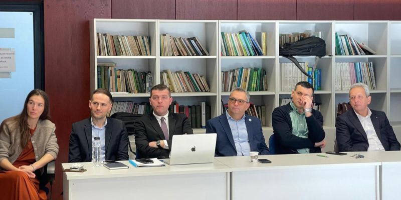 Participanți la evenimentul ICHAT USAMV Cluj-Napoca în cadrul unei sesiuni de prezentare